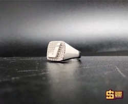 Nhẫn Chữ Cái Mặt Vuông